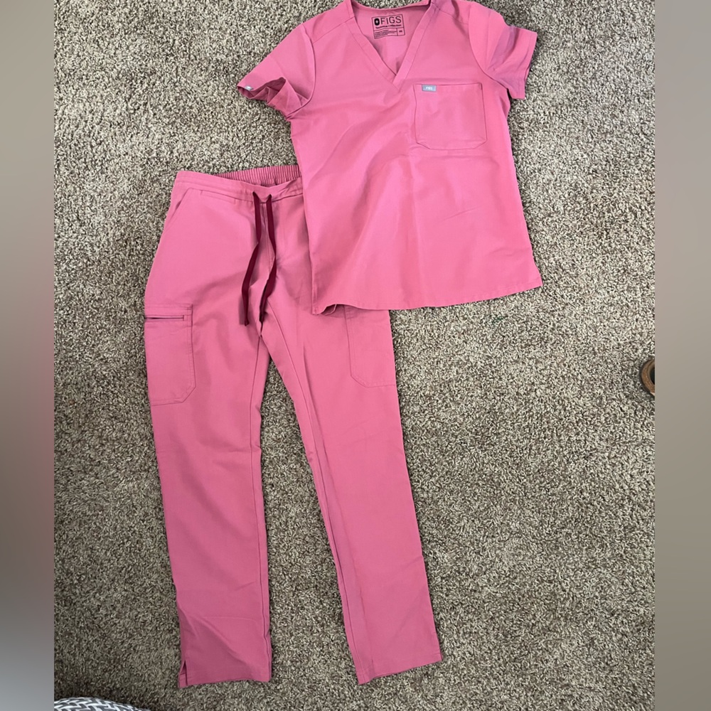 Figs scrub set in mauve